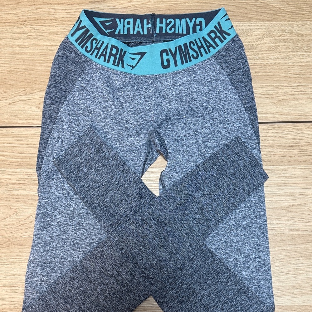 Women’s gym shark leggings XS